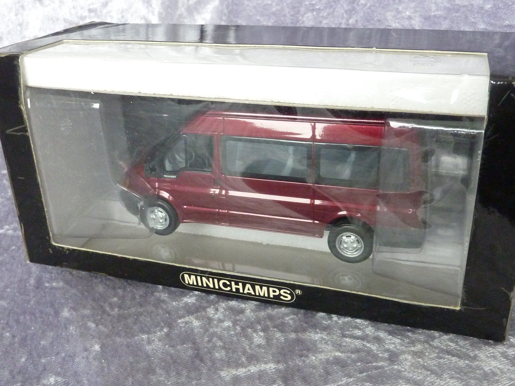 Minichamps Modellini d'auto: Ford Transit Base Van Medium Roof 1:43 – Nuovo (secondo la descrizione) da Dürrenäsch venduto da modellautos4you