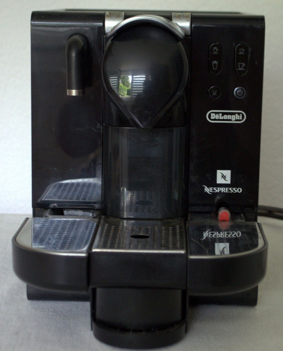 De'Longhi Kaffeemaschinen & Espressomaschinen: Nespresso Delonghi Kaffeemaschine / machine à café – Gebraucht aus Collonges von arashee 1