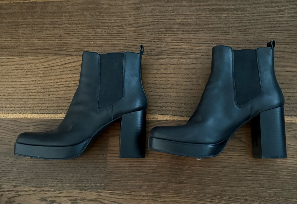 Mango Scarpe da donna: Schwarze Stiefeletten von Mango Grösse 38 – Usato da Feldbrunnen venduto da excessively 1
