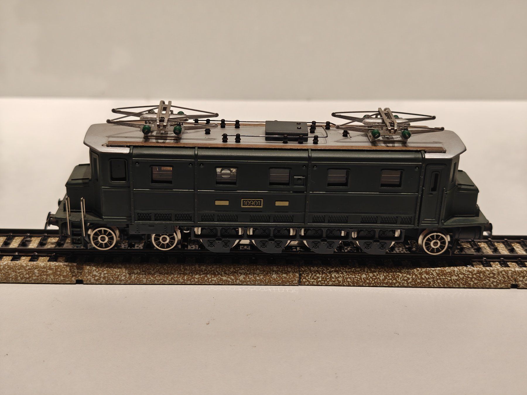 Hag Modellini di ferrovie: Hag Nr. 140 Ae 4/7 SBB – Usato da Braunau venduto da Homersimpson 5