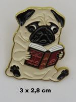 Ansteck Pin - MOPS mit Buch - 3x2,8cm - Emaille - Goldrand