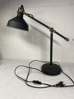Schicke Tischlampe im Industrial Design - ein Hingucker!