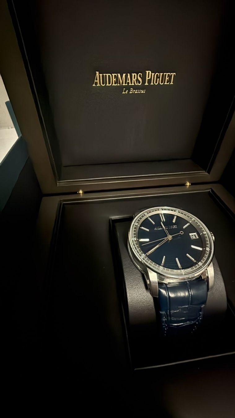 Audemars Piguet Orologi: Audemars Piguet Code 11.59 – Nuovo (secondo la descrizione) da Müllheim Dorf venduto da Naneva18