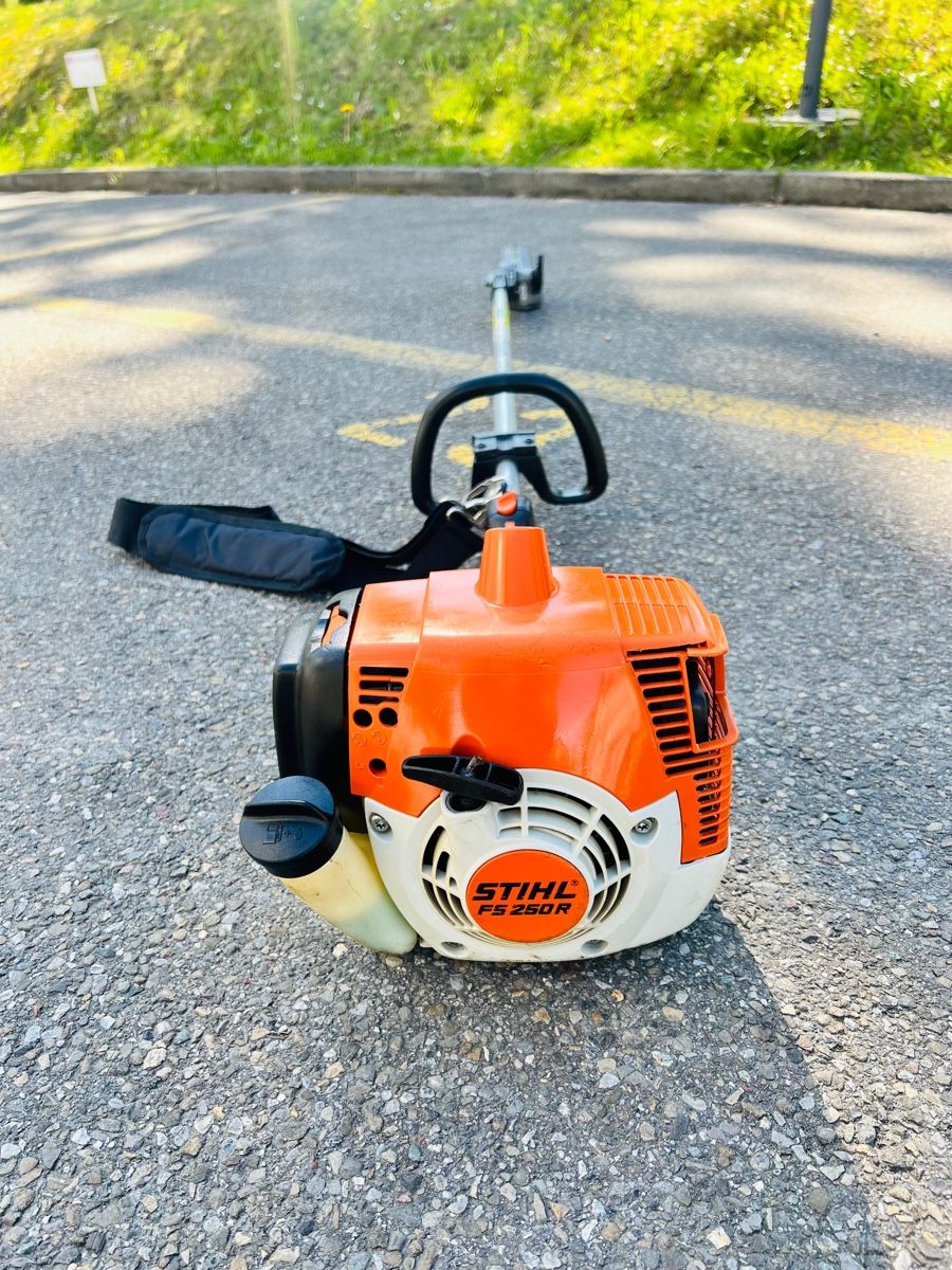 Stihl Alle Werkzeuge: Heckenschere Stihl FS 250 R Profi – Gebraucht aus Urdorf von mas_5wfz 5