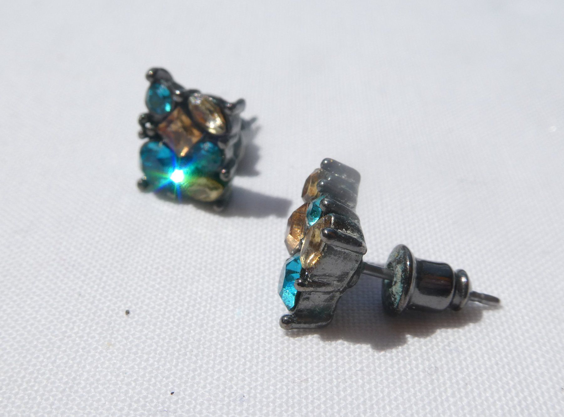 Ohrringe & -stecker: Ohrstecker mit bunten Strasssteinen, Modeschmuck – Gebraucht aus Gattikon von kaandooh 2