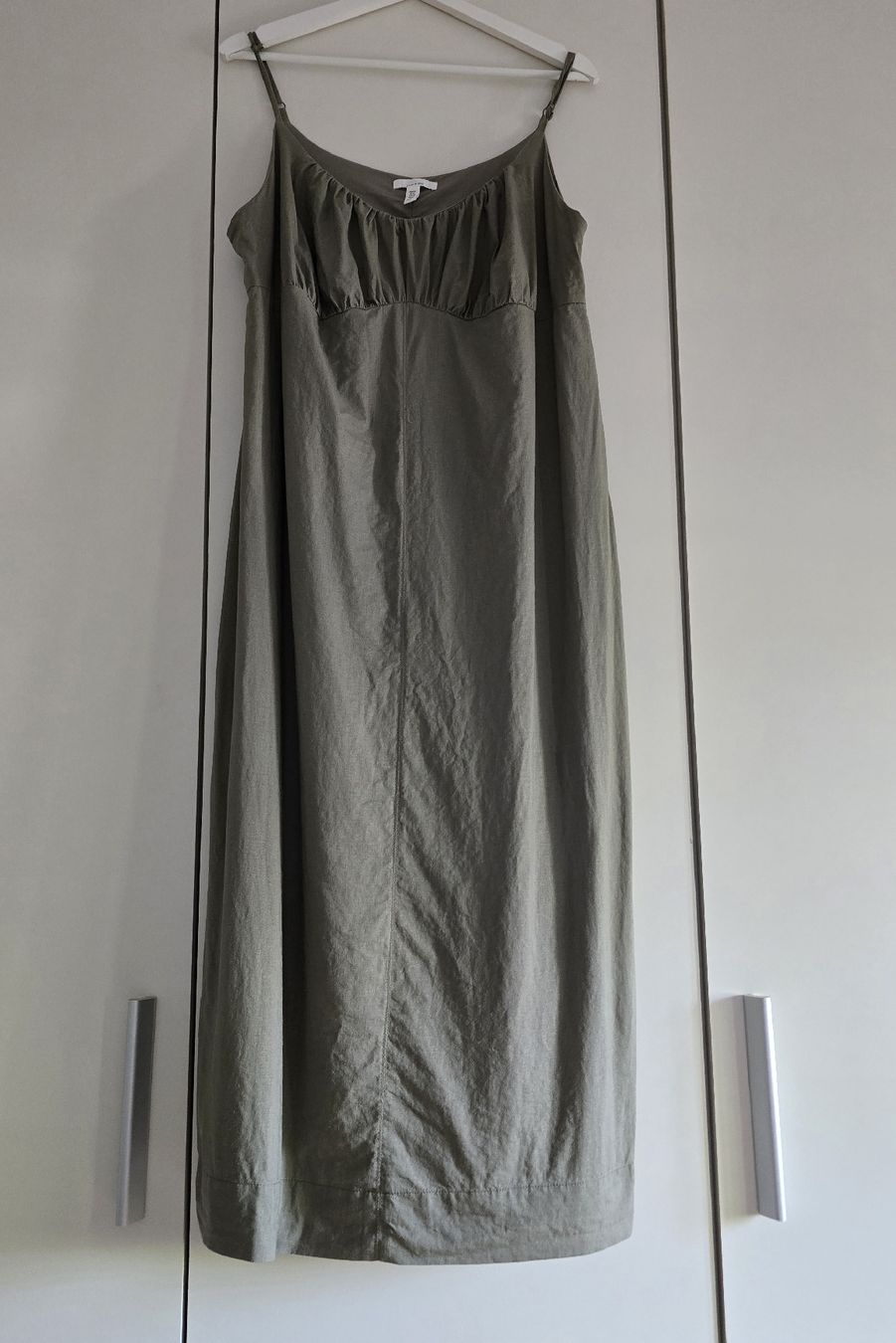 Kleider: Schönes Kleid in Oliv Gr. XL – Neu (gemäss Beschreibung) aus Sursee von M_Z