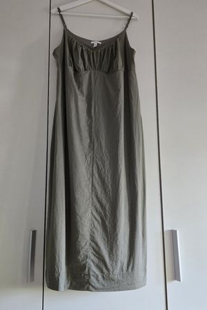 Schönes Kleid in Oliv Gr. XL