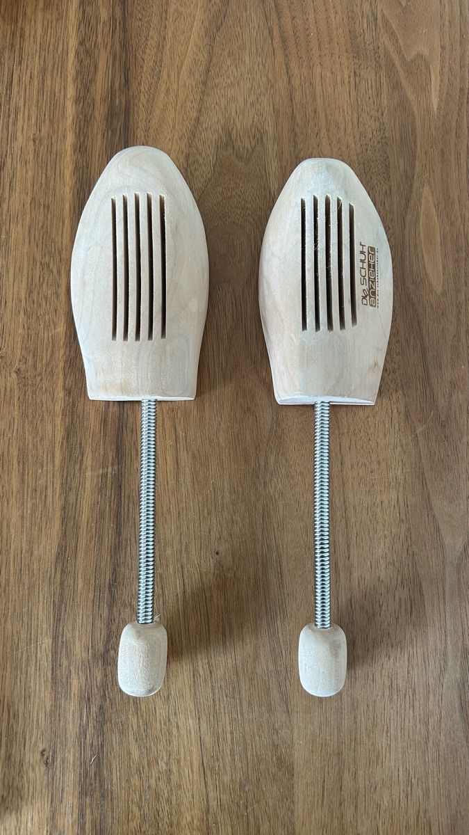 Scarpe da uomo: Schuhspanner Holz 42/43 – Nuovo (secondo la descrizione) da Zürich venduto da Insel8