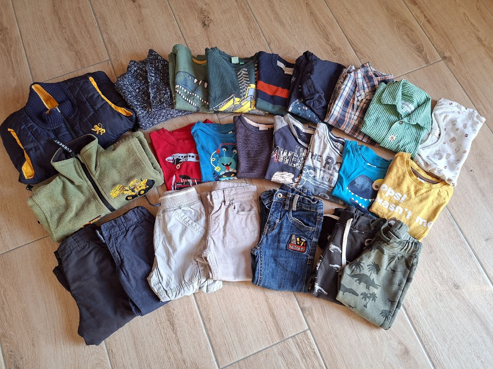 Ensembles coordonnés: Kleiderpaket Junge Gr.92 – D'occasion à Schüpfheim par lin_p7wr