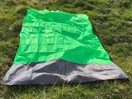 Praktische Picknick-/Wanderdecke in grün