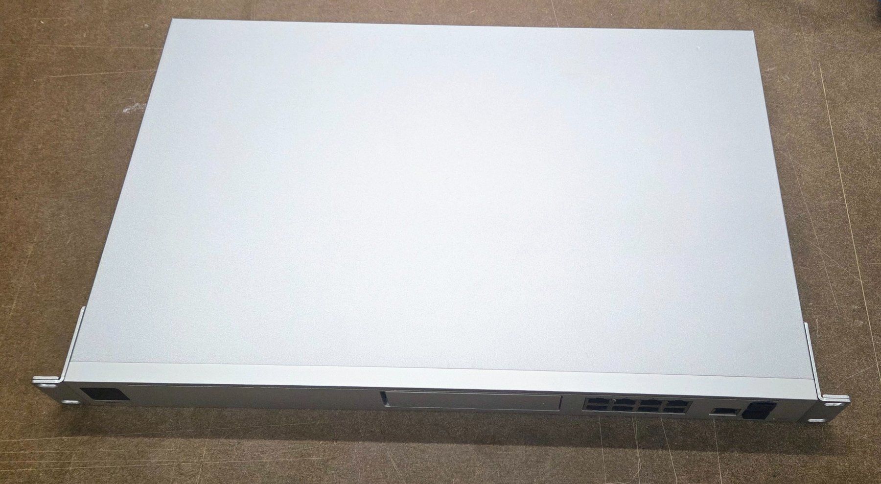 Ubiquiti Modem & Router: UniFi Dream Machine Pro (UDM-Pro) – Usato da Siblingen venduto da Hardwork 3