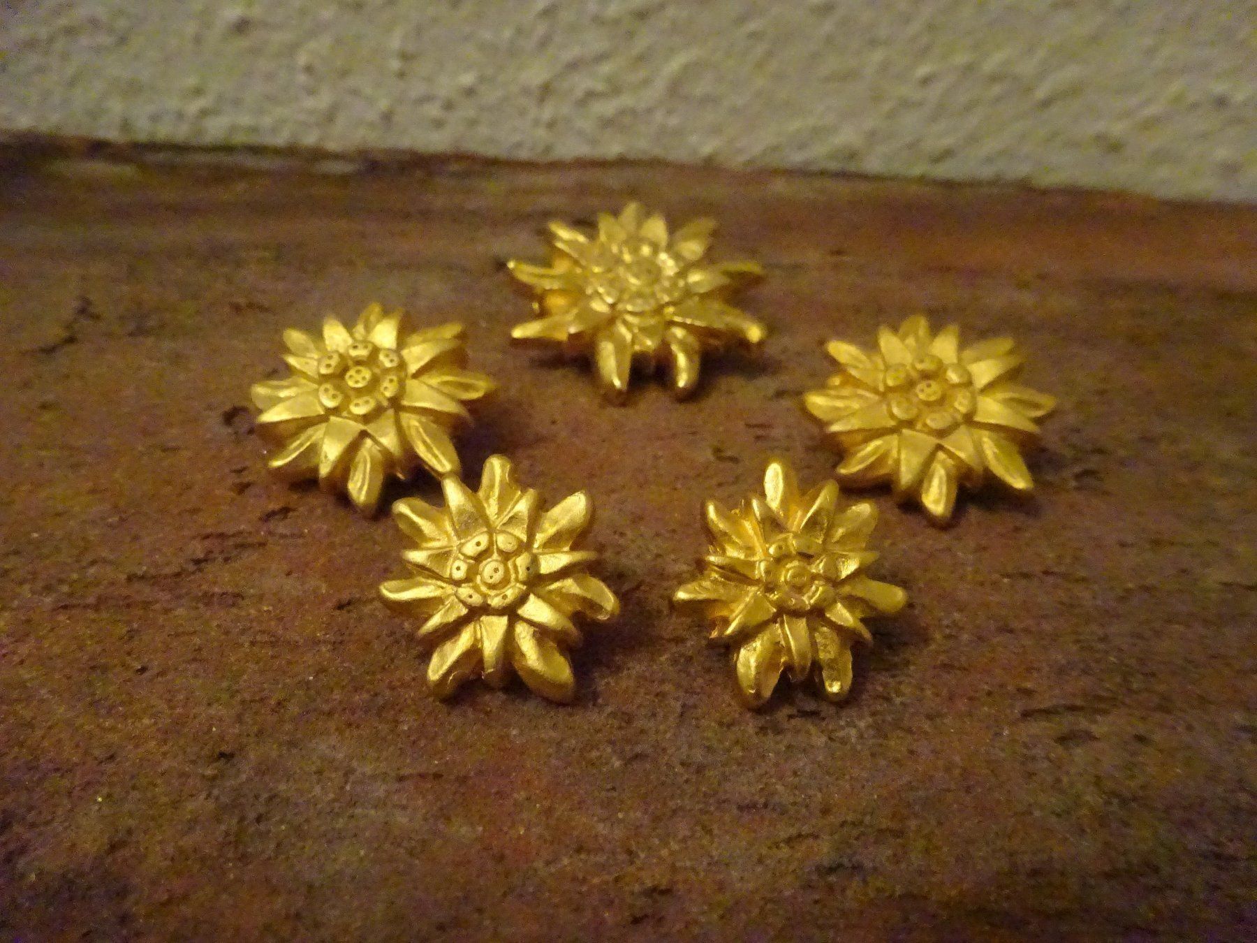 Orecchini pendenti & Orecchini a lobo: Edelweiss-Set / Trachtenschmuck – Usato da Esslingen venduto da FetteSchnecke