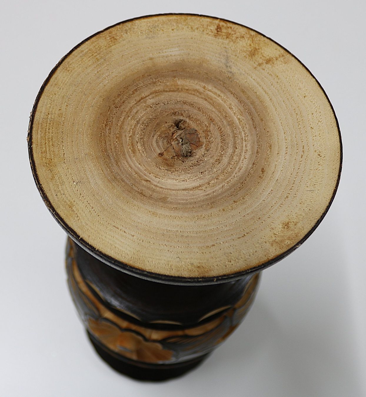 Vasi & Recipienti: Holzvase handgeschnitzt Blumenmuster – Usato da Volketswil venduto da brockipfannenstil 4