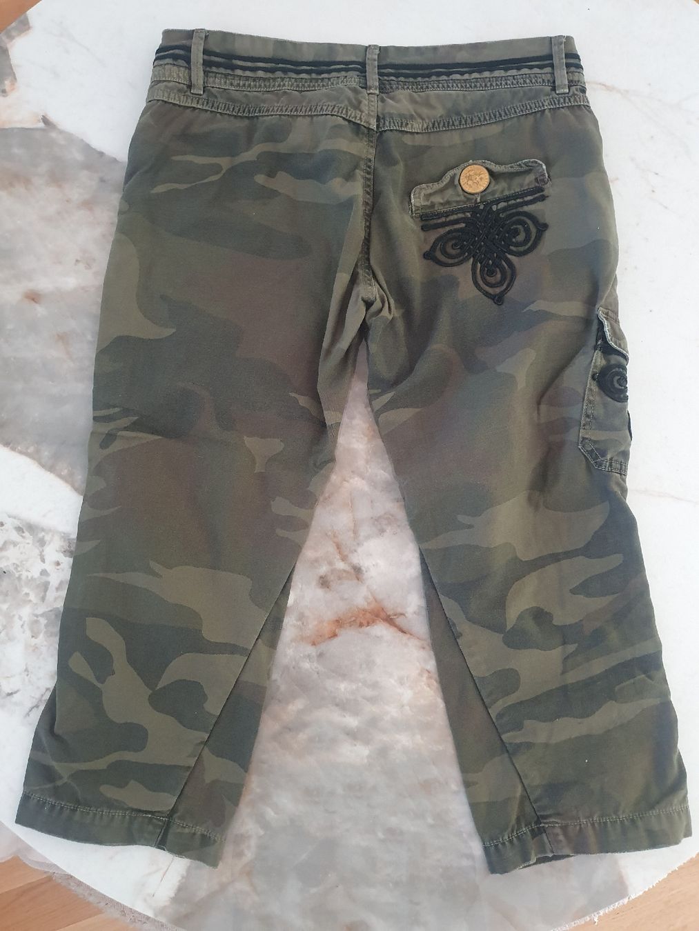 Closed Pantaloni: CLOSED Camouflage 3/4 Hose Gr. 38 – Usato da Horgen venduto da webcaro411 2