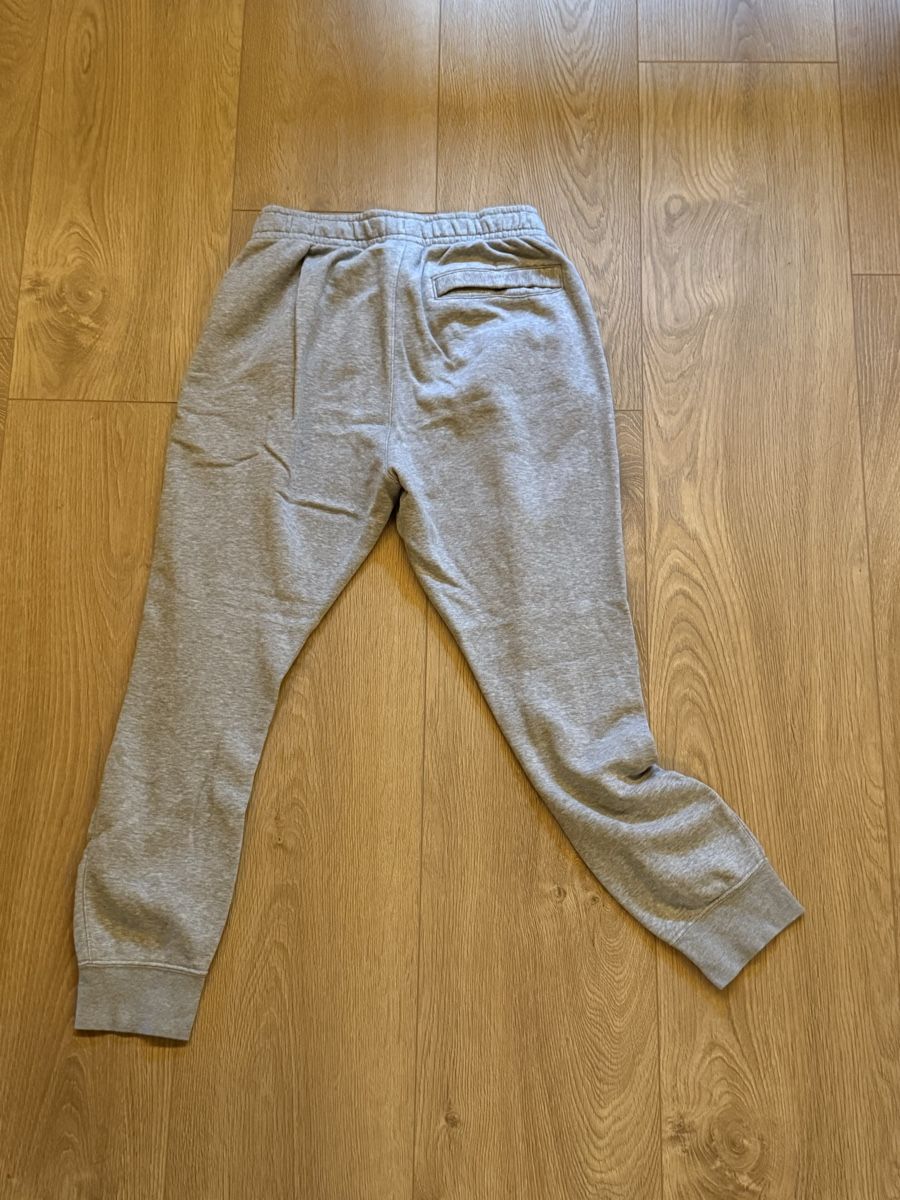 Nike Pantalons: Nike Jogginghose grau  – D'occasion à Bolligen par lee_orange 1