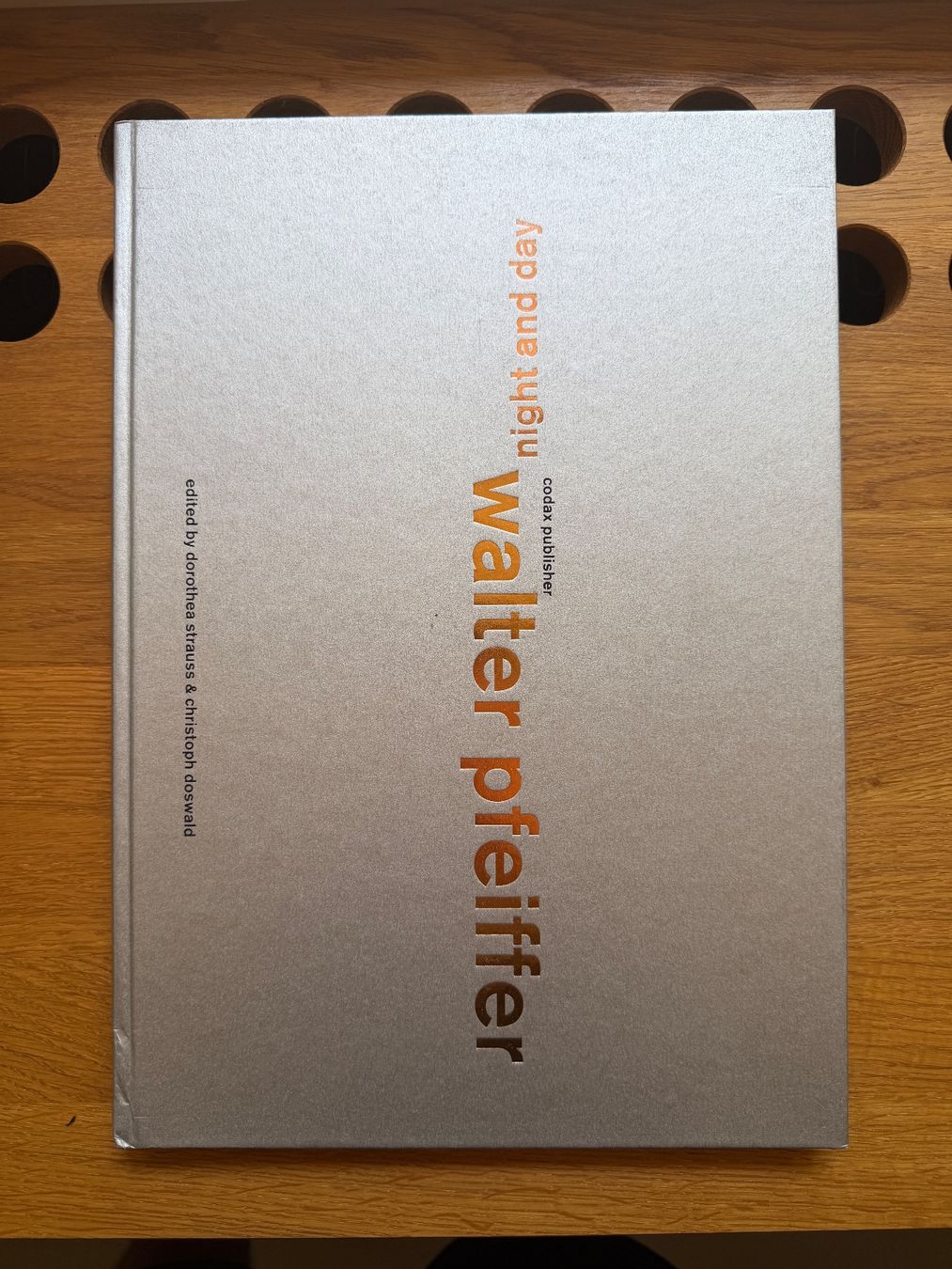 Libri: Walter Pfeiffer - Night and Day, 2007 – Usato da Bern venduto da ElevenFive