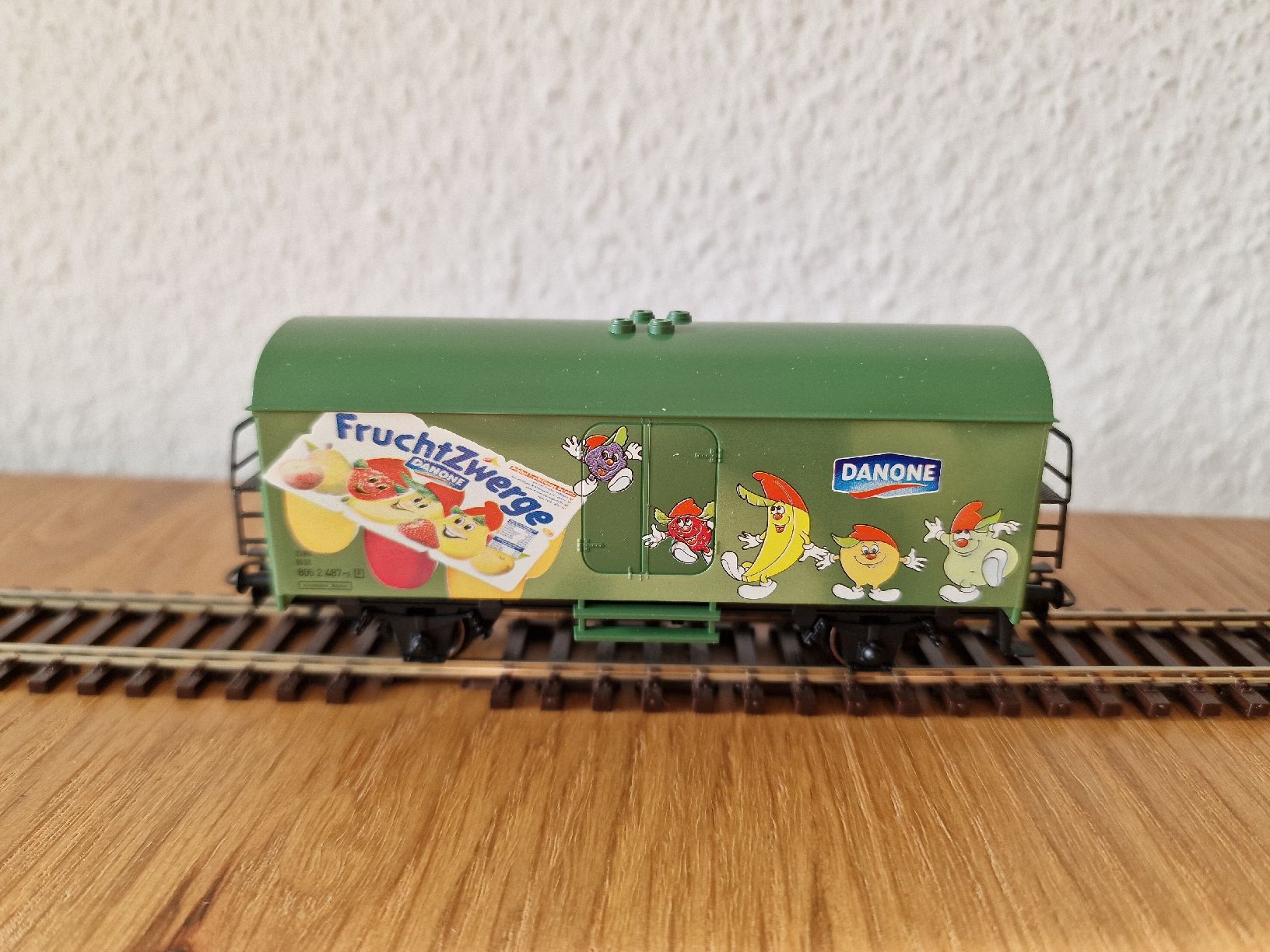 Märklin Modellini di ferrovie: Märklin Danone Güterwagen H0 – Usato da Matten b. Interlaken venduto da lor_hr9w 1