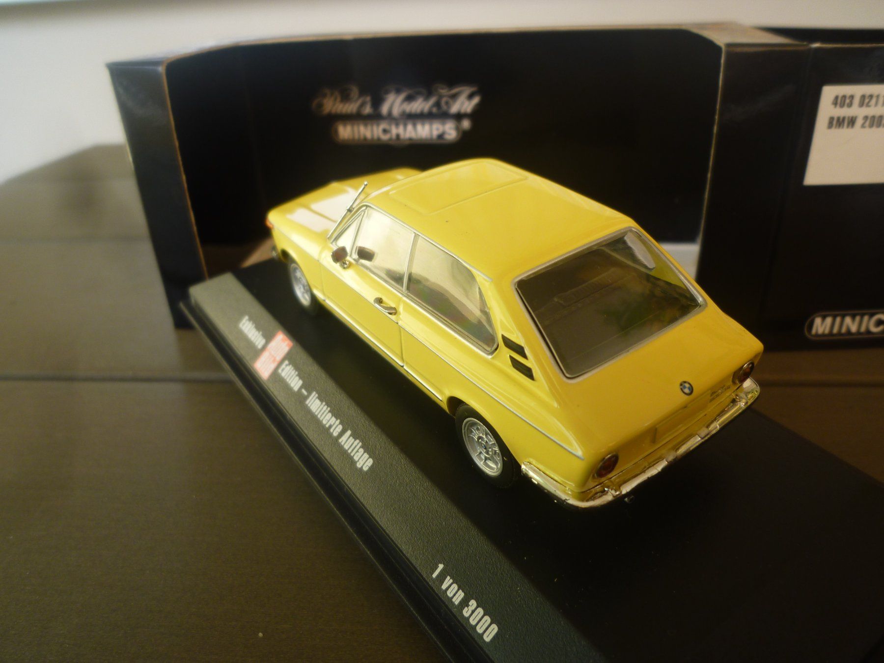 BMW Modellini d'auto: BMW 2002 touring – Nuovo e nell'imballaggio originale da Flawil venduto da Imperiosud 3