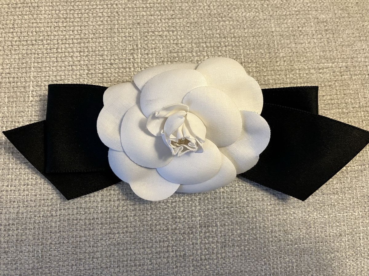 Chanel Spille & Fermagli: Broche Chanel  – Usato da Montreux venduto da princessleia