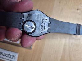 Limitierte Swatch Uhr. Design von Not Vital