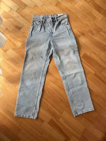 Zara Coole Distressed Jeans, helle Waschung, Grösse 34