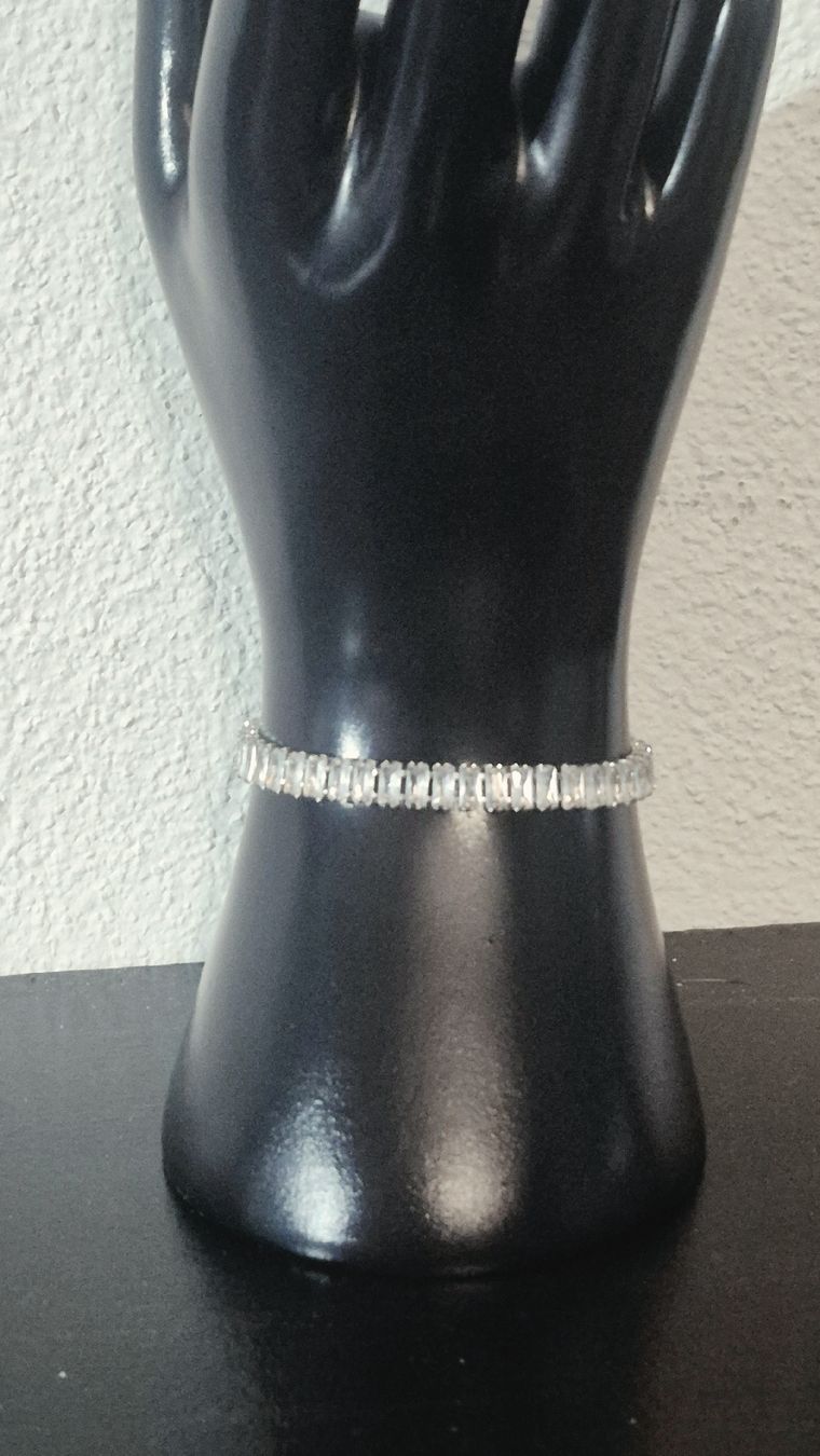 Bracciali & Braccialetti: Bracciale donna zirconi rettangolari regolabile argento – Nuovo (secondo la descrizione) da Giubiasco venduto da Stefaniav 4