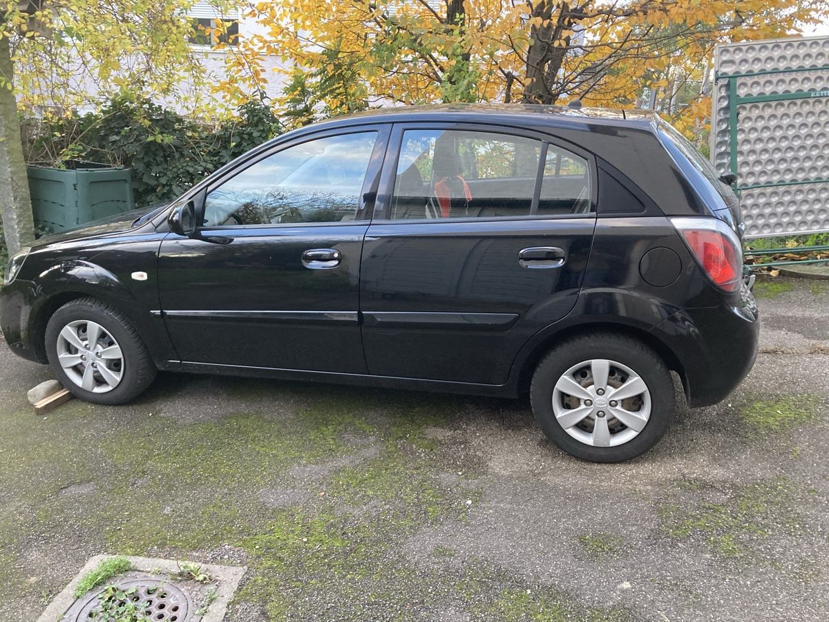 Kia Automobili: Kia Rio 1.6 CVVT Style – Usato da Zürich venduto da Cosicomsa 2