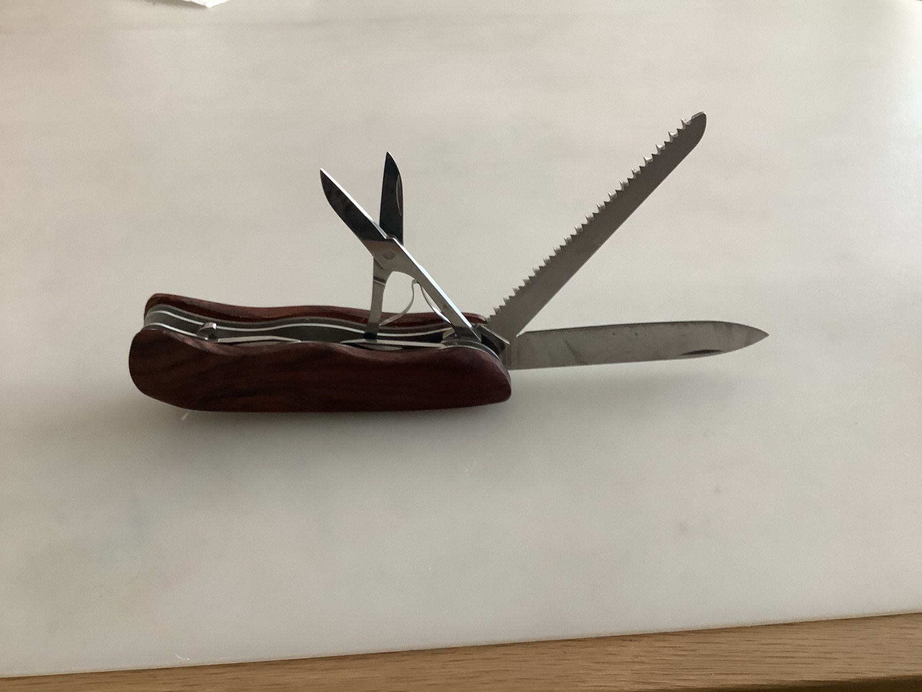 Victorinox Coltelli tascabile: Spezielles Messer/Holzschale – Usato da Holzhäusern ZG venduto da tho_8my6