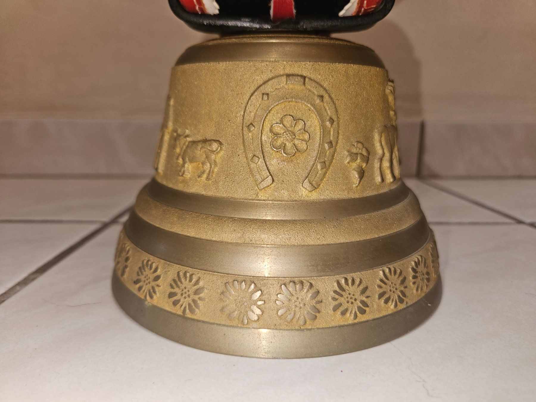 Cloches & sonnailles: Glocke zum 50. Geburtstag – D'occasion à Münchwilen AG par pel_y9jx 6