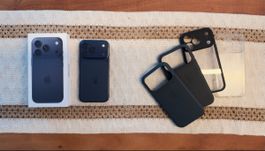 Apple iPhone 17 Pro 256 Go Bleu – Comme neuf + 4 coques