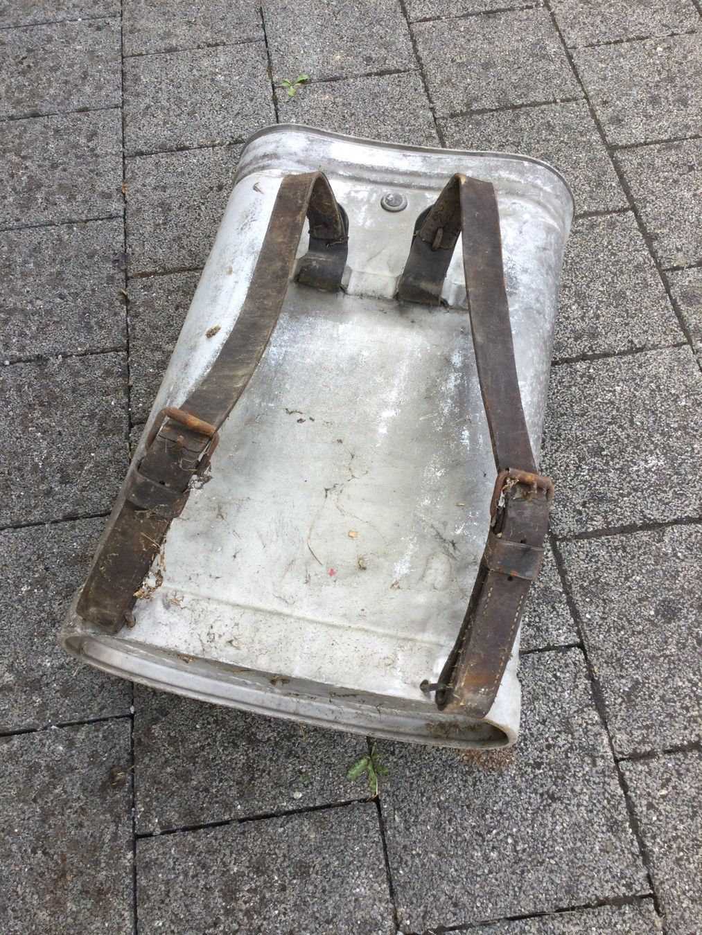 Outils anciens: Alte Aluminium Milchtanse oder Milchtause – D'occasion à Wangen SZ par kuriosum12 5