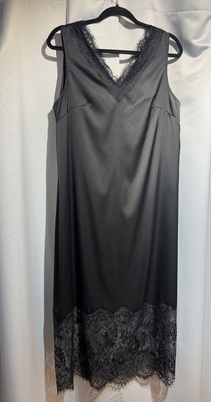 Robes: Schickes schwarzes Kleidchen mit Spitze – Neuf avec emballage d'origine à Zürich par Naebeli 1