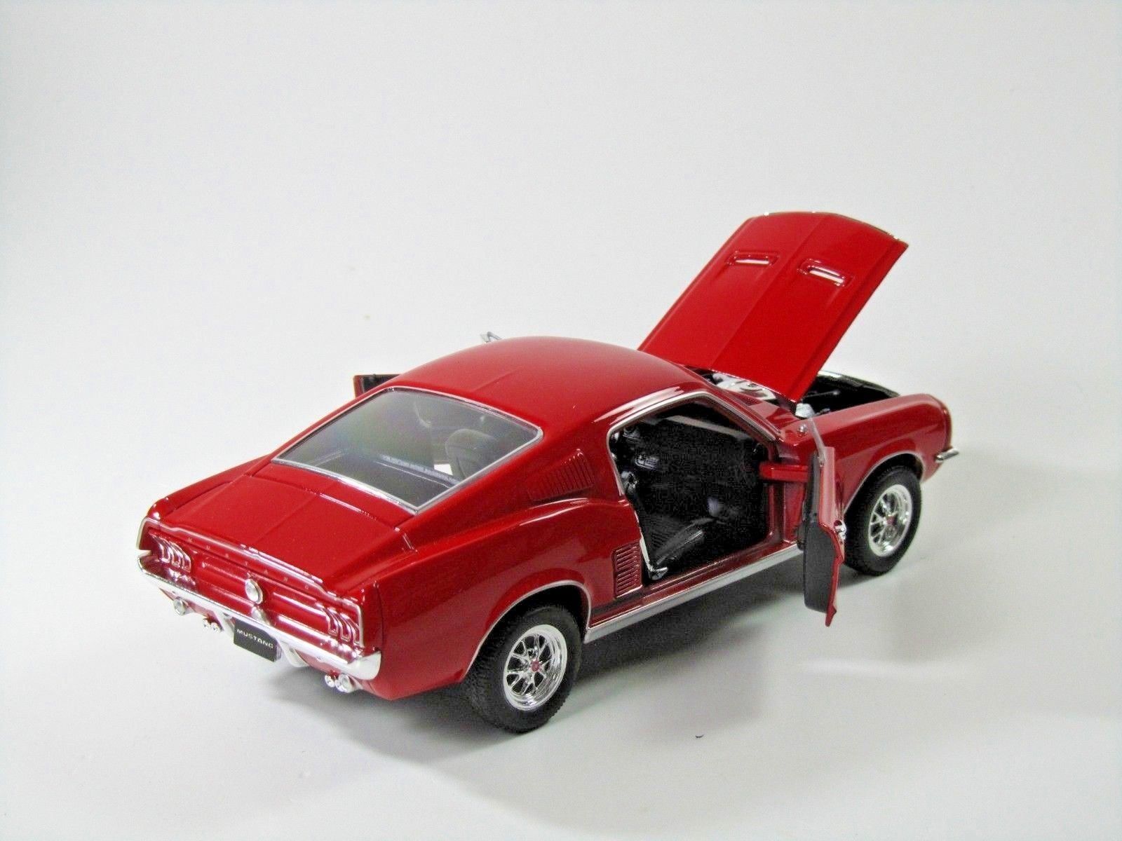 Ford Modellautos: Ford Mustang GT Fastback 1967-1968 rot / Decor         1:24 – Neu und originalverpackt aus Gerlafingen von espero88 6