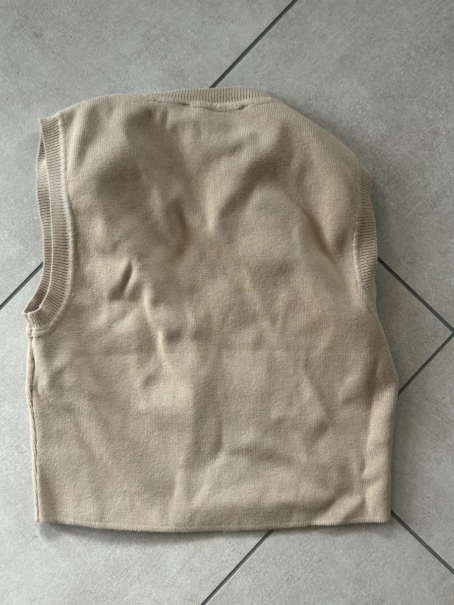 Zara Tops: Traiger Top beige – Neuf (Voir description) à Maisprach par _aliciarebecca_ 1