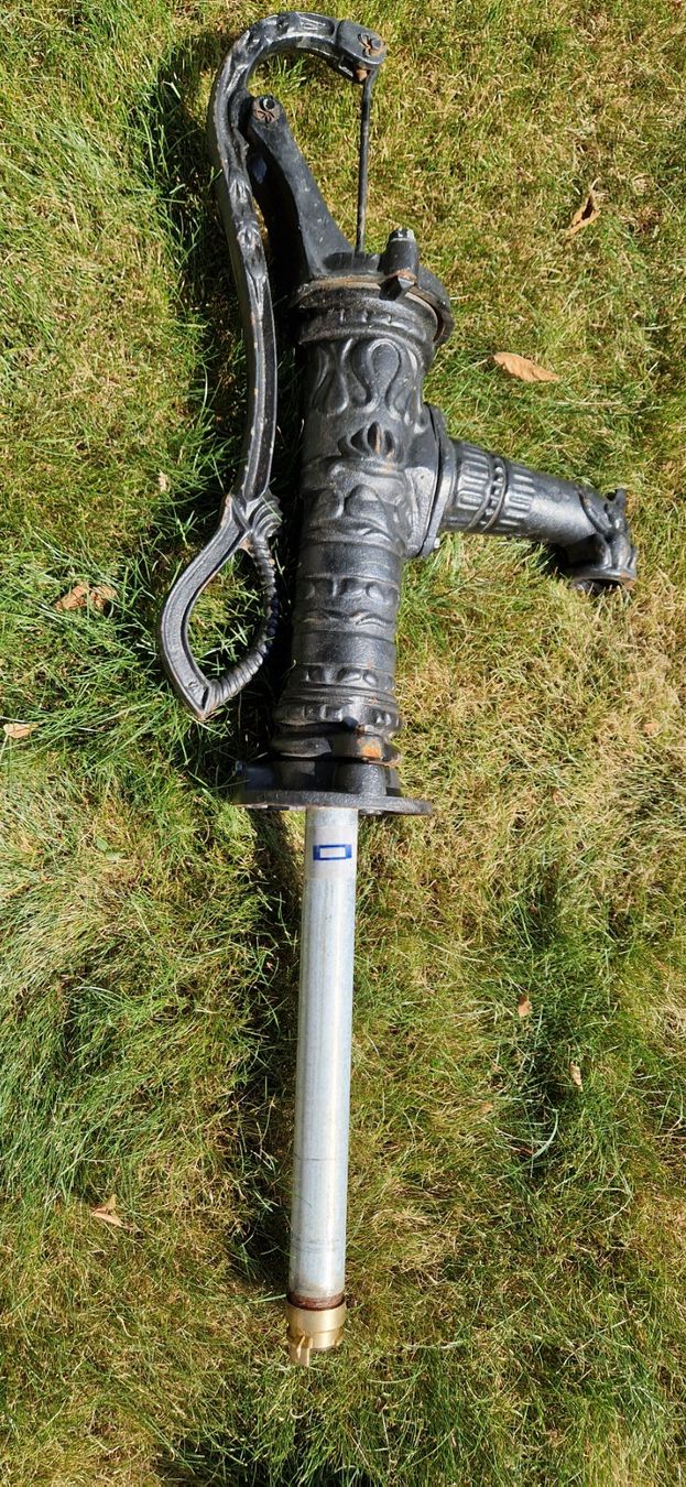 Pumpen & Teile: Handschwengelpumpe Rustikal Classic Schwarz – Gebraucht aus Münchringen von twin68 3