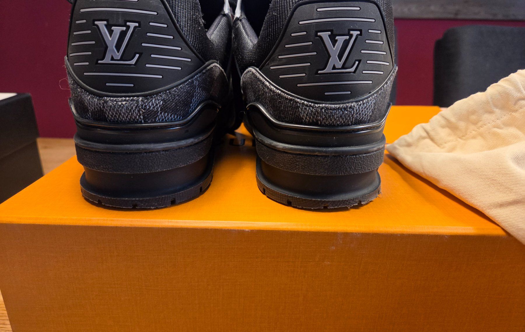 Louis Vuitton Scarpe da uomo: Louis Vuitton Trainer Gr.6 /40-41 – Usato da Hinwil venduto da Nicen 3