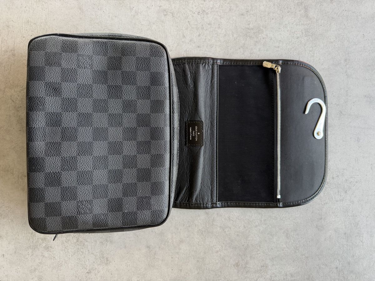 Louis Vuitton Taschen: Louis Vuitton Kulturtasche Leder 22cm – Gebraucht aus Bubikon von Mtr1608 2