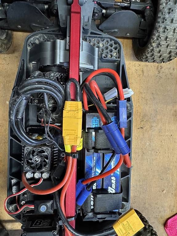 Arrma Modellismo RC: Arrma Mojave 4s mit HW Max8 Combo – Usato da Weinfelden venduto da Bong2 2