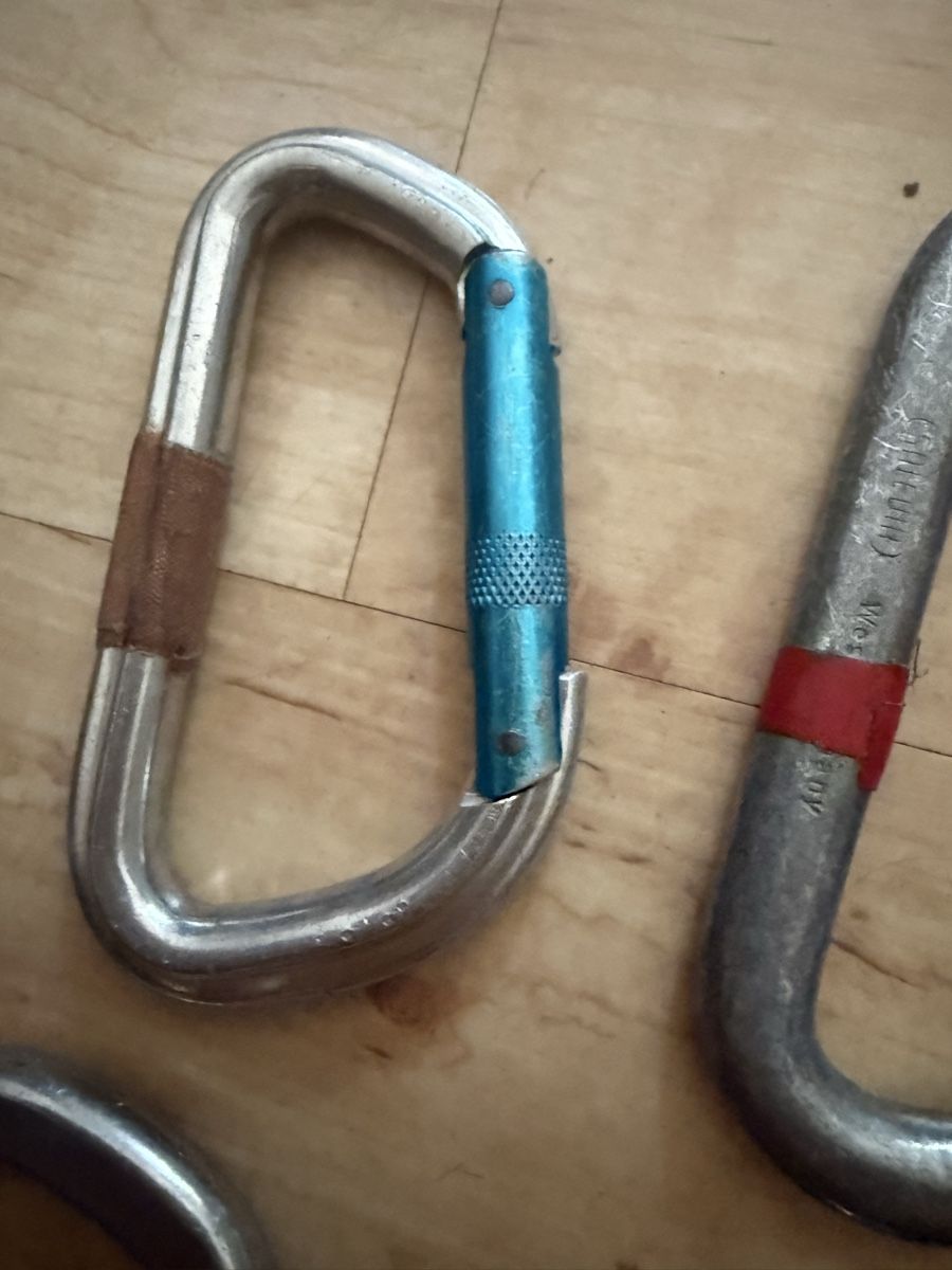 Attrezzatura da arrampicata: Climbing Carabiners Set Used Condition Various Brands – Usato da Zürich venduto da Vma_reuse 5