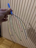 Masseur de tête bleu avec fils multicolores neuf