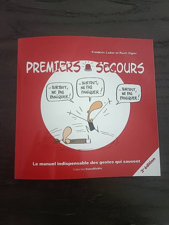 Libri: 1e Secours  Le manuel indispensable des gestes qui sauvent – Usato da Lausanne venduto da dom_6thh