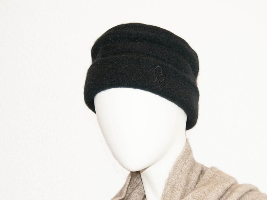 Chapeaux, bonnets & casquettes: Possum Strickhut schwarz – Neuf avec emballage d'origine à Zollikofen par marys-choice