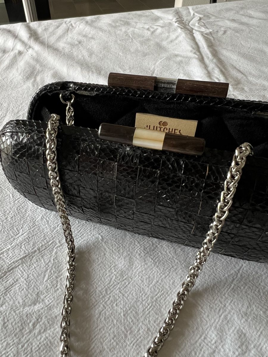 Borse da donna: Clutch schwarz mit Kette – Difettoso da Perlen venduto da Chregle1 1