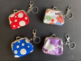 4 Stück Mini-Portemonnaies (Schlüsselanhänger)