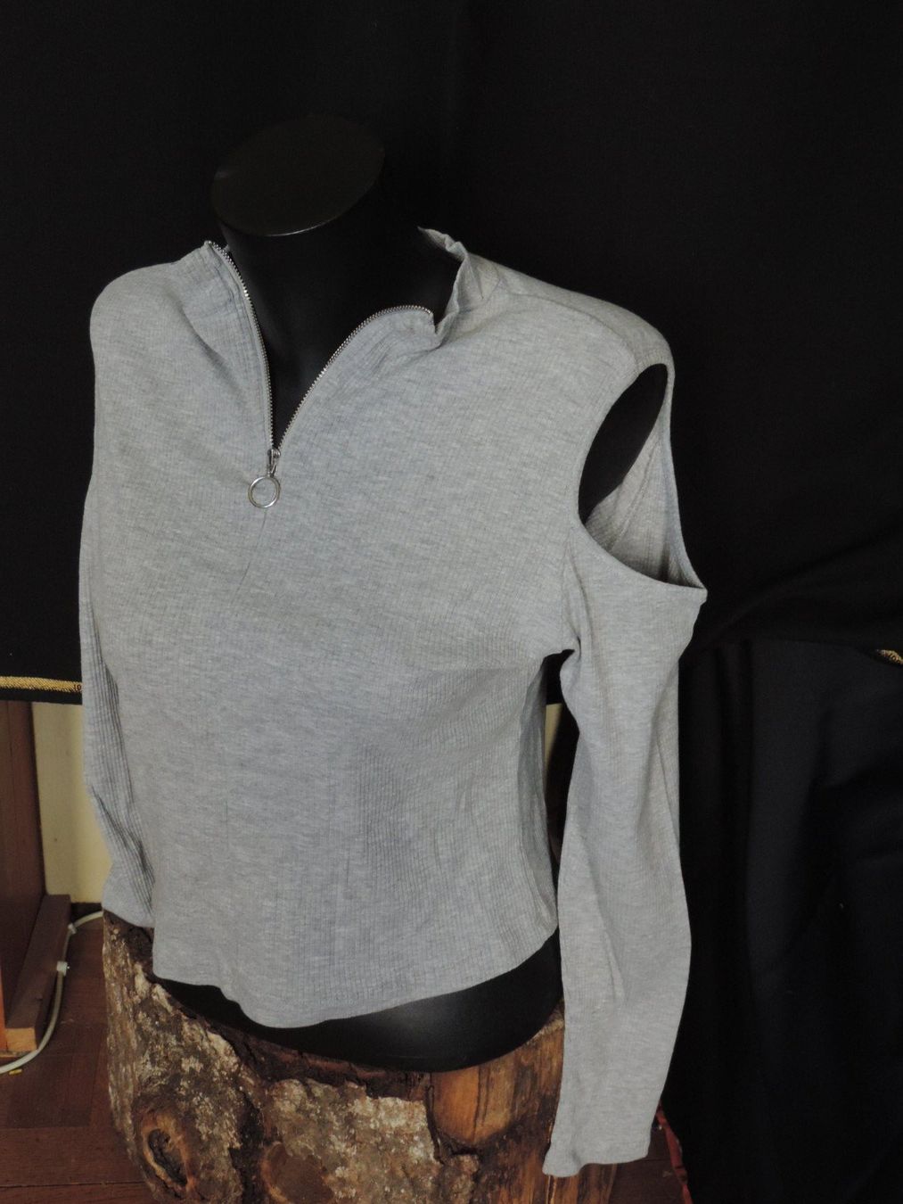 Top: haut manches longues gris – Usato da Genève venduto da Axelle333 3