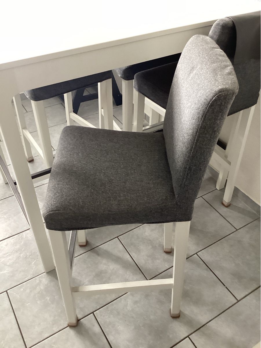 Ikea Tables: Hochtisch mit 4 Stühlen  – D'occasion à Wallisellen par Patrick117 4