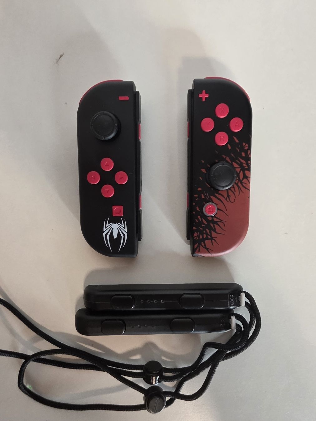 Controller: Nintendo Switch Joy-Con Set Schwarz/Rot mit Handschlaufen – Usato da Ehrendingen venduto da lax21 3