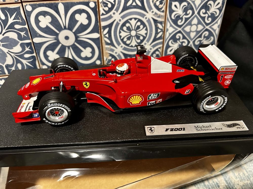 FERRARI F2001 MICHAEL Schumacher '01 Elite 1:18 Model N2075 Hot Wheels