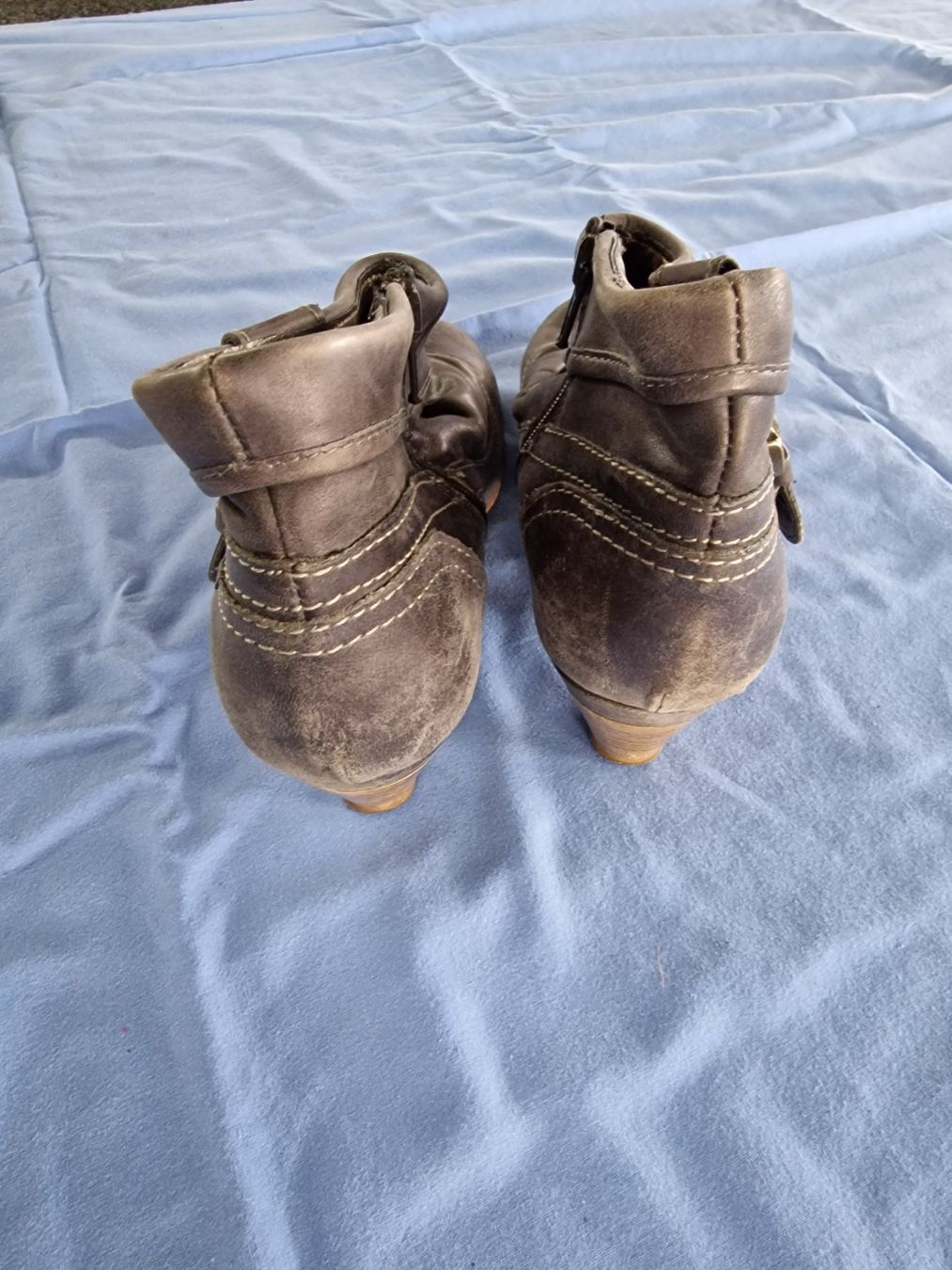 Scarpe da donna: Stiefeletten Bata grau Gr. 40 – Usato da Nebikon venduto da Japostyle 2
