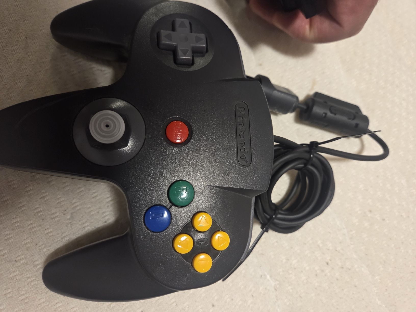 Manettes: 2 original Nintendo 64 Controller grau und schwarz  – D'occasion à Flawil par Hamdia12 2